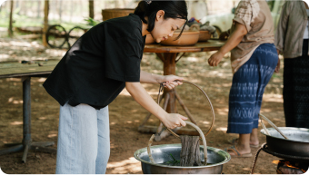 ย้อมผ้าจากสีธรรมชาติ