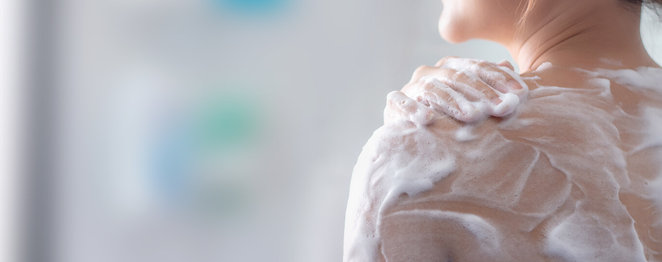 ผู้หญิงอาบน้ำเสริมความมั่นใจ