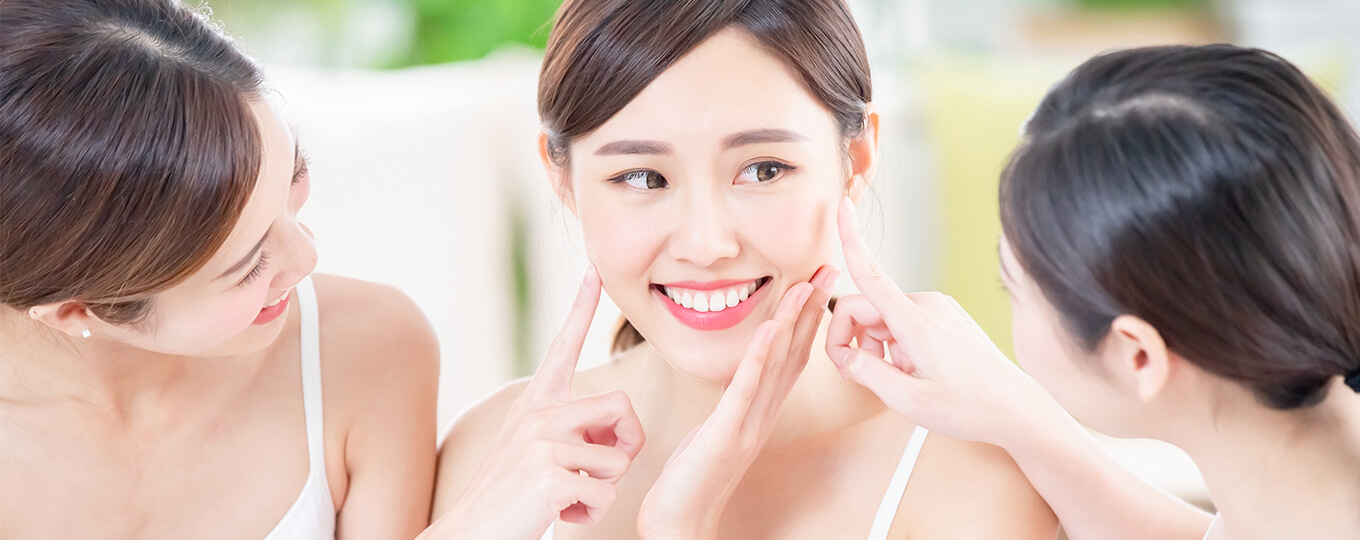 ผู้หญิงอวดผิวใสเมื่อใช้สบู่วิตามินซี